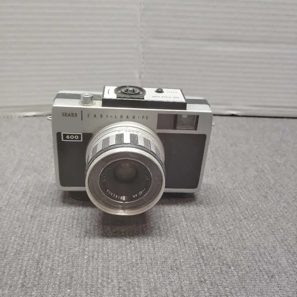 Sears EASI-LOAD FC 600 Camera 126 Film Vintage 1970s Retro Photo
